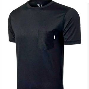 Vuori Tradewind performance black pocket tee size medium 

Good preownedl